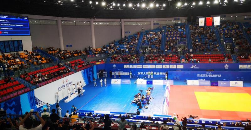 龙8国际官网正版技术团队—为军运会赛事提供扩声技术护航 (13).jpg