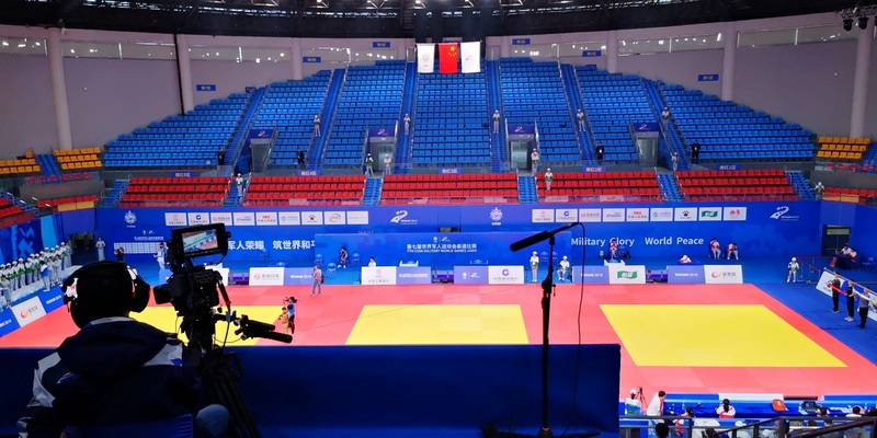 龙8国际官网正版技术团队—为军运会赛事提供扩声技术护航 (16).jpg