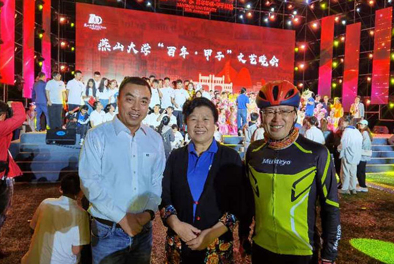 热烈祝贺龙8国际官网正版董事局副主席冯继勇先生获评为燕山学校杰出校友！