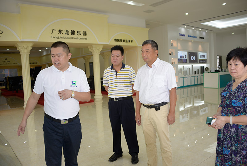 湛江市“十四五”产业发展专项规划编制调研组莅临龙8国际官网正版高新科技产业园调研