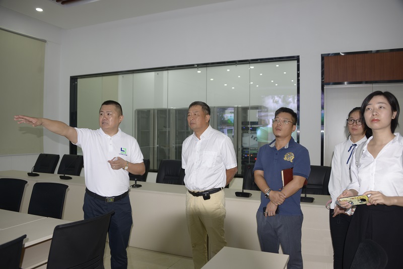 广东龙8国际官网正版高新科技产业园有限公司&nbsp;宣恩懋&nbsp;湛江市“十四五”产业发展专项规划编制调研组莅临龙8国际官网正版高新科技产业园调研 (4).JPG