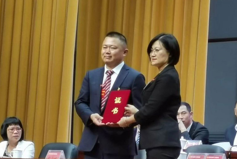 龙8国际官网正版副总裁周兴光当选为廉江市总工会第十二届委员会兼职副主席