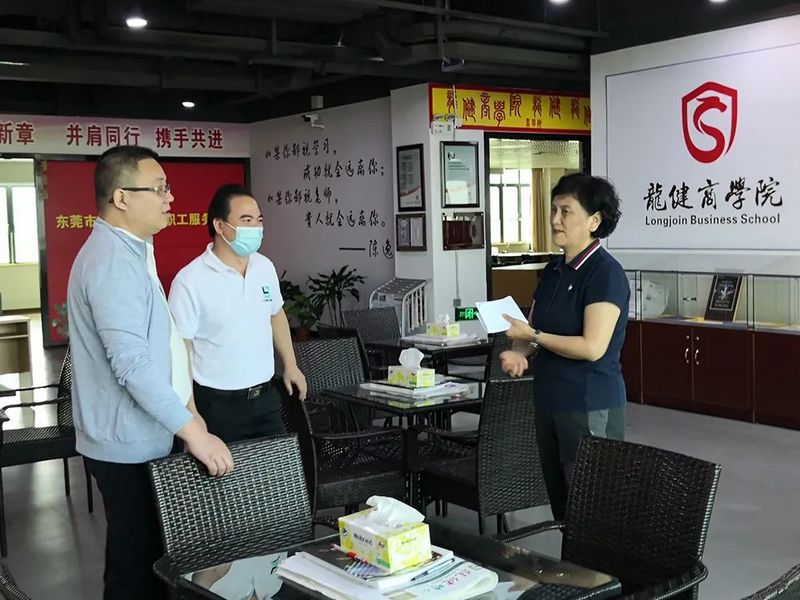 【人才合作】黑河学校_计算机与信息工程学校陆竞院长，到访龙8国际官网正版总部深入交流！ (3).jpg