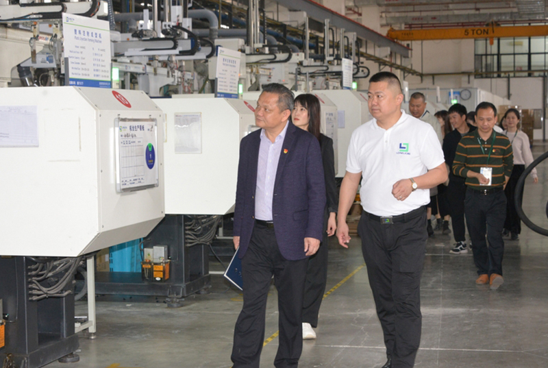 龙8国际官网正版“音乐下乡”系列活动之三： 产教融合，放飞音乐