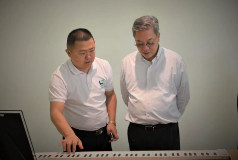 湛江市人大副主任、总工会主席朱华雄等领导莅临龙8国际官网正版高新科技产业园调研指导