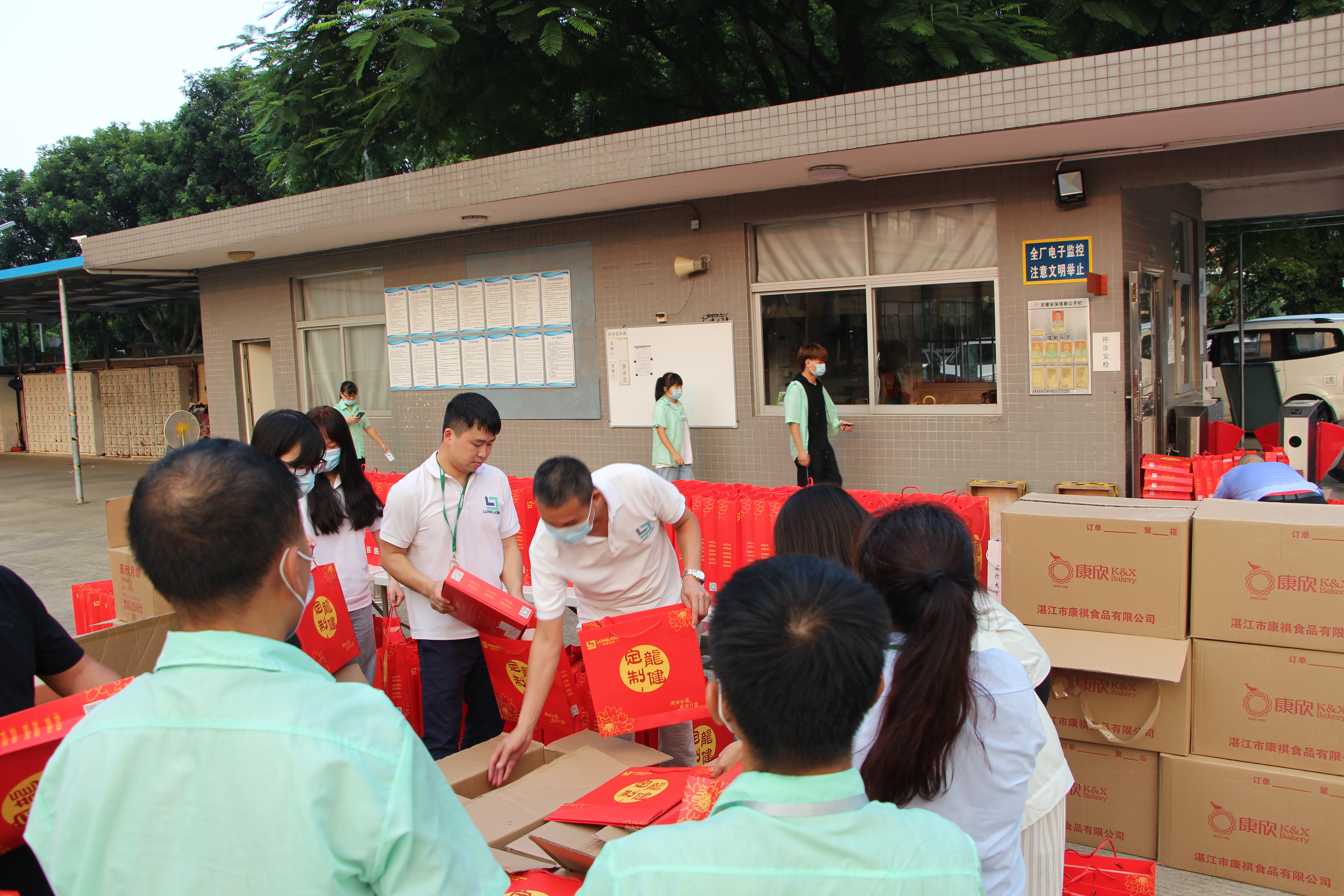 爱在中秋日，祝福暖人心！