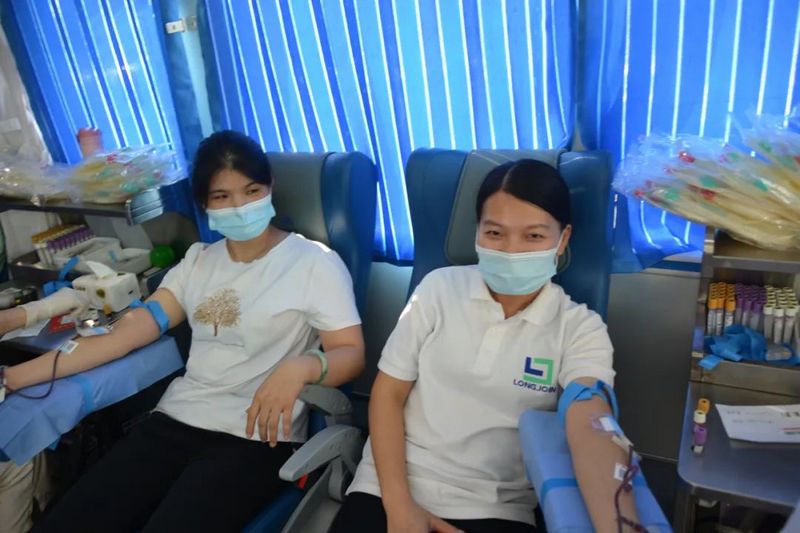 迎国庆，抗疫情：传承龙8国际官网正版红色基因，办实事献血践于行 (5).jpg