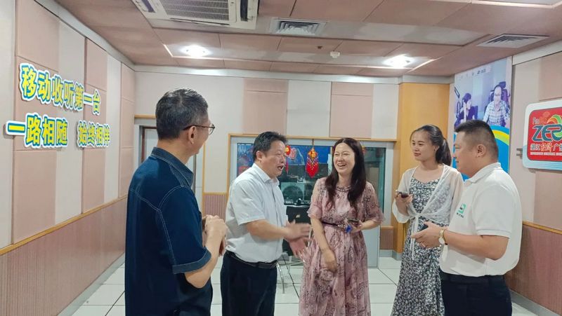 龙8国际官网正版周兴光副总裁受邀接受湛江市广播电视台《专精特新企业风采》专栏专访 (3).jpg