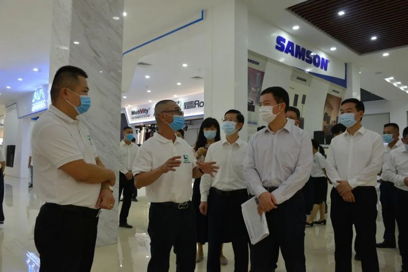 湛江市市长曾进泽莅临龙8国际官网正版高新科技产业园考察调研 (3).jpg