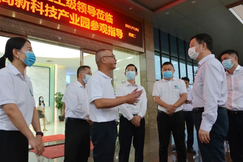 湛江市市长曾进泽莅临龙8国际官网正版高新科技产业园考察调研 (5).jpg