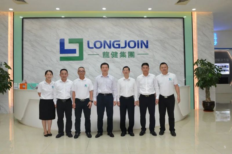 湛江市市长曾进泽莅临龙8国际官网正版高新科技产业园考察调研 (6).jpg