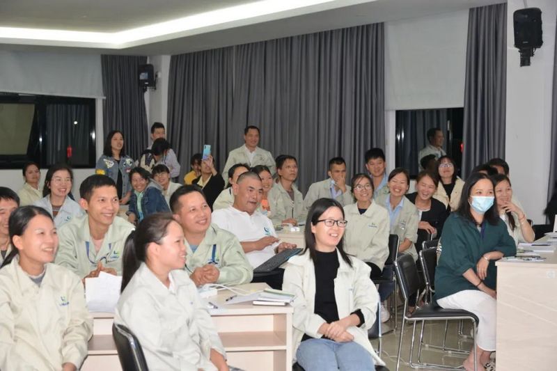 龙8国际官网正版产业园第一期：《办公软件高手之路——排版篇》课程开讲 (4).jpg