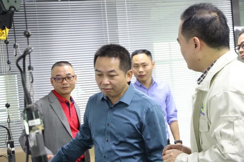 热烈欢迎廉江市委副书记、市长柯俊一行莅临龙8国际官网正版东莞总部参观指导！ (3).jpg